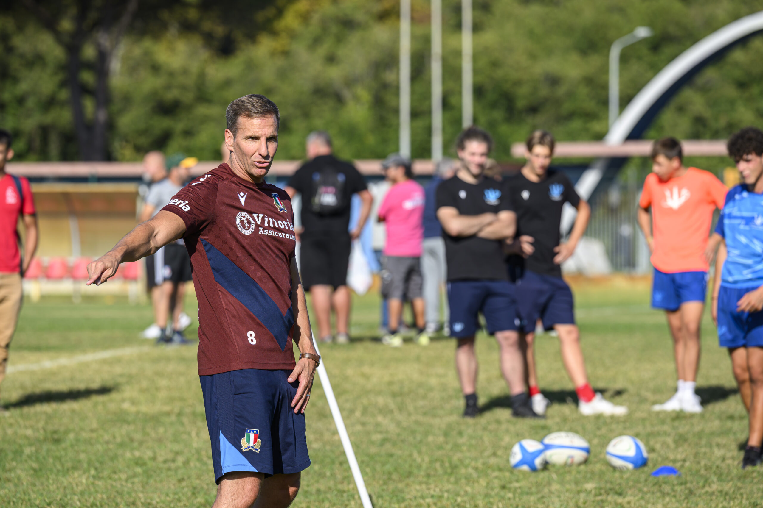 Lo staff della Nazionale Italiana Maschile in campo con i club della  Toscana - Federazione Italiana Rugby